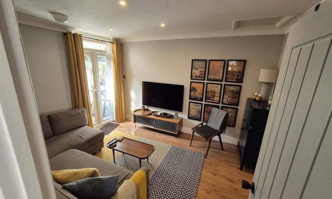 Vassall Apartment | Charming London 2 bed Apartment, Kennington/Oval