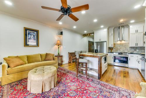 New Roads Apartment | Charming Louisiana Getaway with Furnished Balcony!