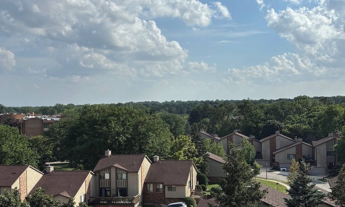Willowbrook Condo | Charming luxury 2-bedroom condo with AC, fitness room in lovely Willowbrook