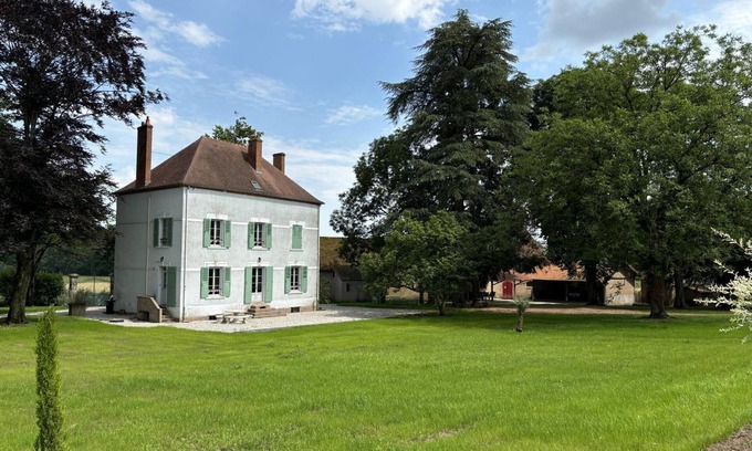 Jaligny-sur-Besbre Cottage | Charming Mansion with Spa, Park, and Activities