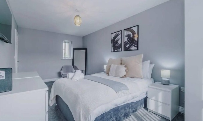 Failsworth House | Charming Manchester 3-Bed House