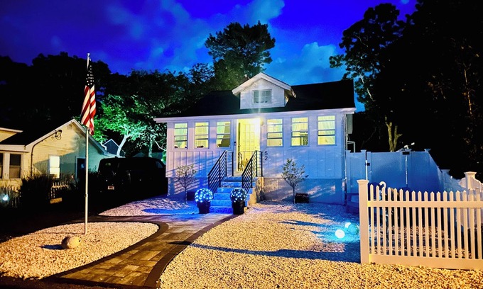 Cedar Bushes House | Charming Manomet Beach House with fenced yard & Private Dog Friendly Beach 🐾