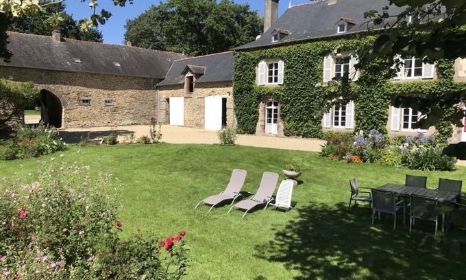 Pipriac House | Charming manor house among peaceful surroundings