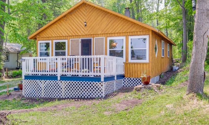 Herron Cottage | Charming Michigan Cottage w/Sunroom & Lake Access
