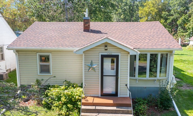 Cumberland House | Charming mid-century modern 2-bedroom home with views of Beaver Dam lake