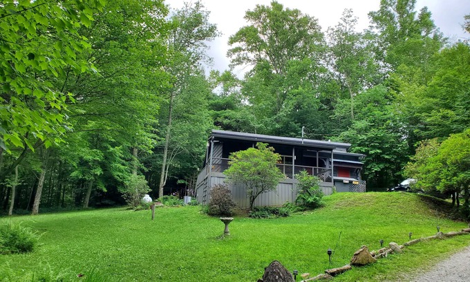 Cullowhee House | Charming Mountain Cottage close to Cashiers, Highlands and Lake Glenville, NC