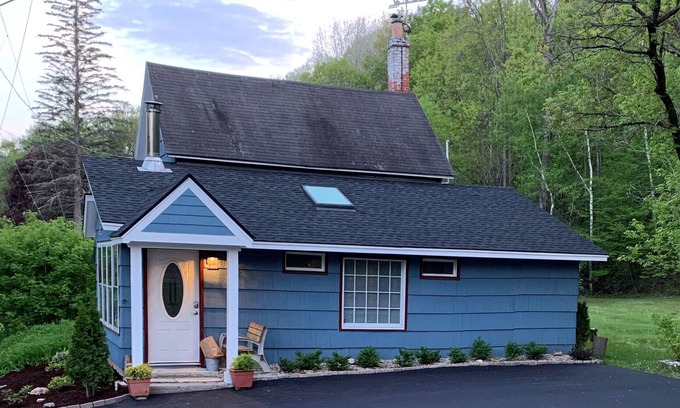 Manchester Cottage | Charming New England cottage