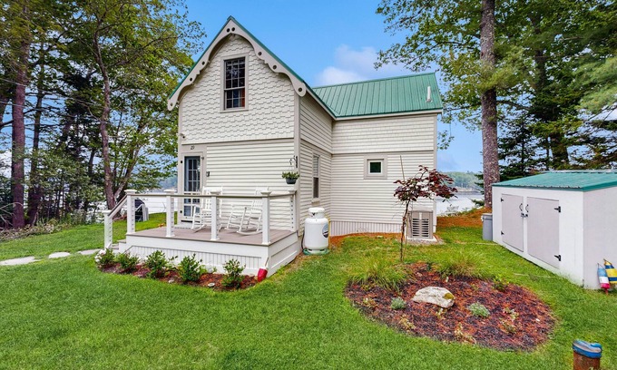 Mac Mahan House | Charming Oceanfront Home with Stunning Water Views and Wifi