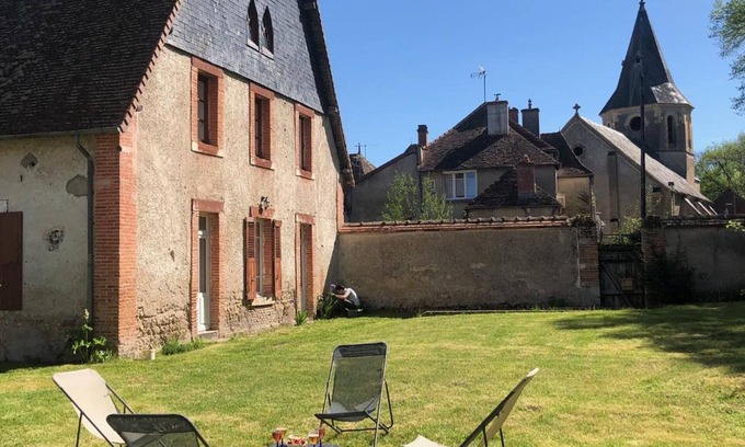 Jaligny-sur-Besbre Cottage | Charming Old Parsonage with Garden and WiFi, Near Vichy