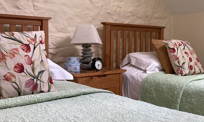 Cannards Grave Apartment | Charming one bedroom apartment in town house