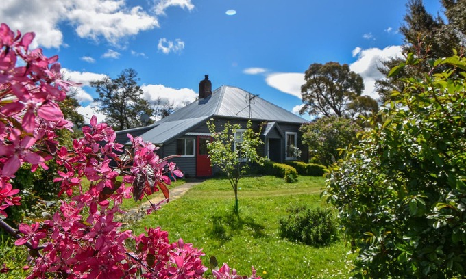 Carterton Cottage | Charming, peaceful country cottage - close to shops etc