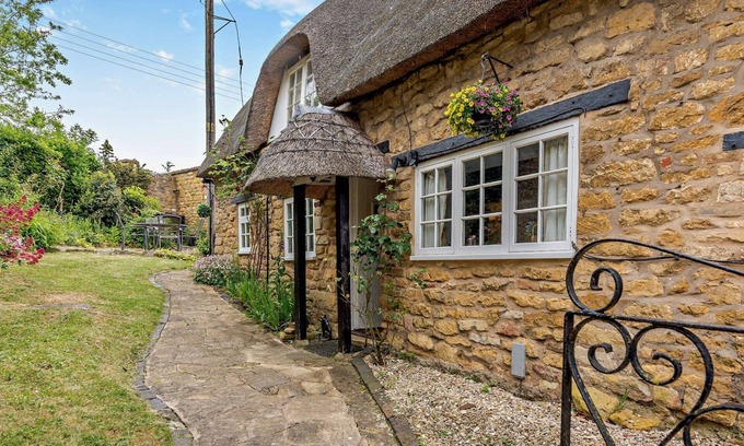 Ebrington Cottage | Charming period dog friendly cottage - Tythe Barn Cottage