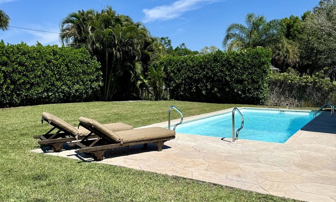 Willoughby Acres House | Charming Pool Home Near Beach