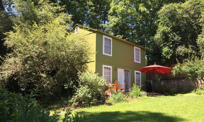 Lavista Park Apartment | Charming & quiet 2nd floor carriage house 15 minutes from Atlanta.