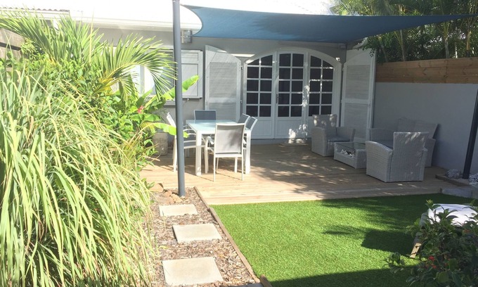 Etang Sale Les Bains House | Charming outbuilding with large shaded terrace in private garden