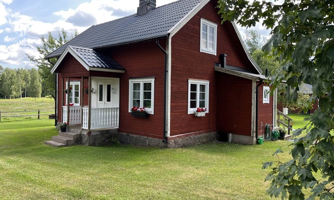 Vimmerby Villa | Charming red cottage by the golf course – near Vimmerby and Astrid Lindgren's World | SE05090