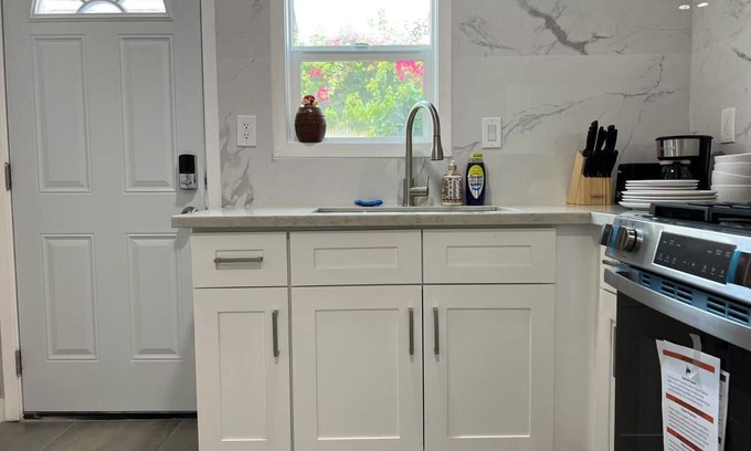 Walnut Valley House | Charming remodeled 1 bedroom/1 Bath with AC, WiFi in awesome Baldwin Park