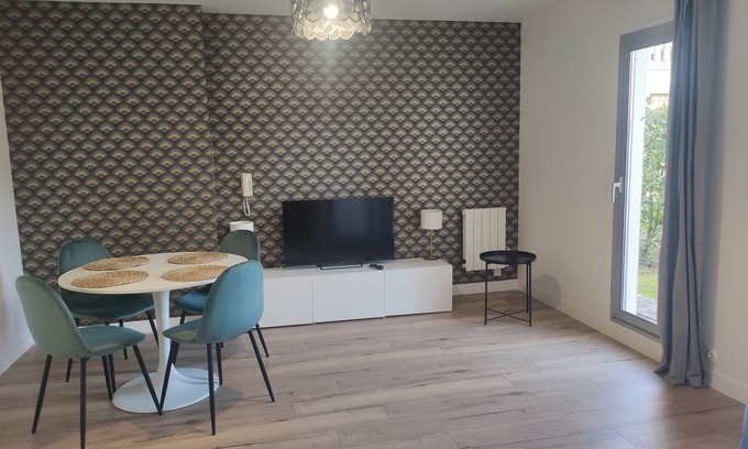 Rueil-Malmaison Apartment | Charming renovated T1 Rueil Malmaison : Mobility lease