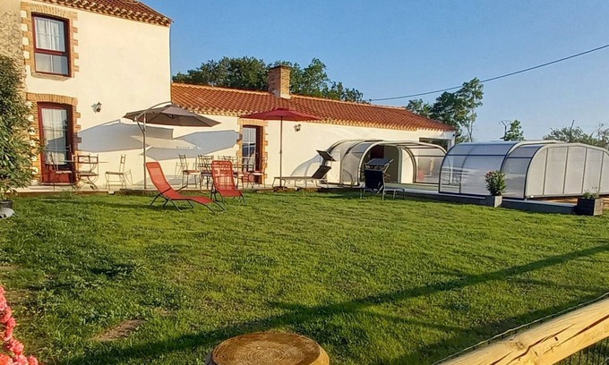 Challans-Gois Communaute Cottage | Charming Renovated Cottage with Heated Pool, Near Beaches and Nature, Pet-Friendly
