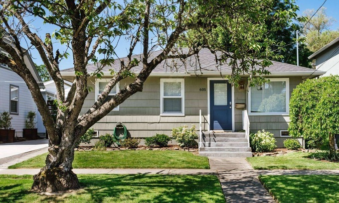 Newberg House | Charming Renovated Cottage, Perfect Location, Walk to Everything, Across From Park & Cultural Center