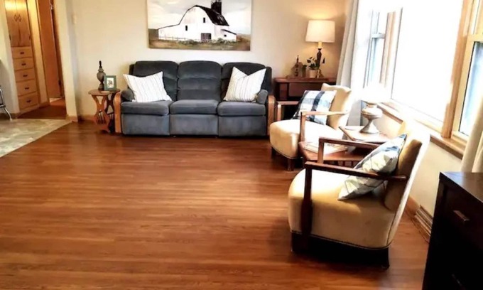 Newburgh House | Charming Retreat near Historic Newburgh, Evansville and Henderson Kentucky.