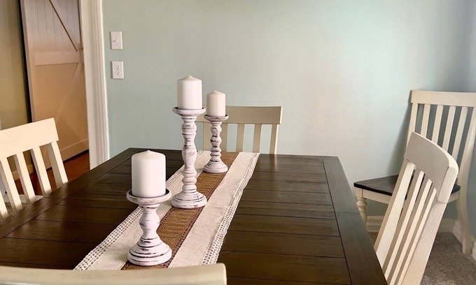 Aurora House | Charming river view 2-bedroom home in Aurora WiFi AC creation museum and ARK