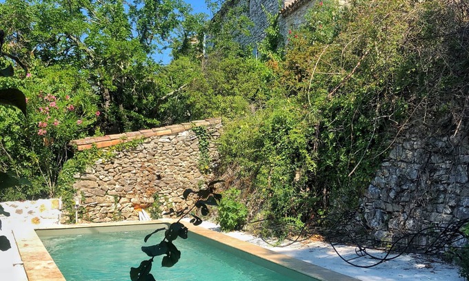 Lussan Bed & Breakfast | Charming room with garden and swimming pool 15 minutes from Uzès