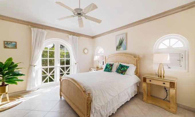 Westmoreland House | Charming - Royal Villa 14