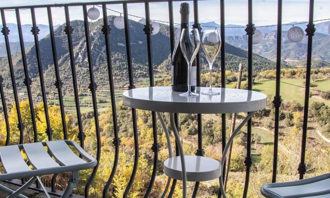 La Fueva Apartment | Charming rural house, Casa Blan, in Troncedo, with magnificent views of Ordesa.