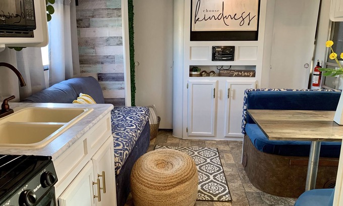 Mercedes House | Charming rv! 3 min from outlet mall