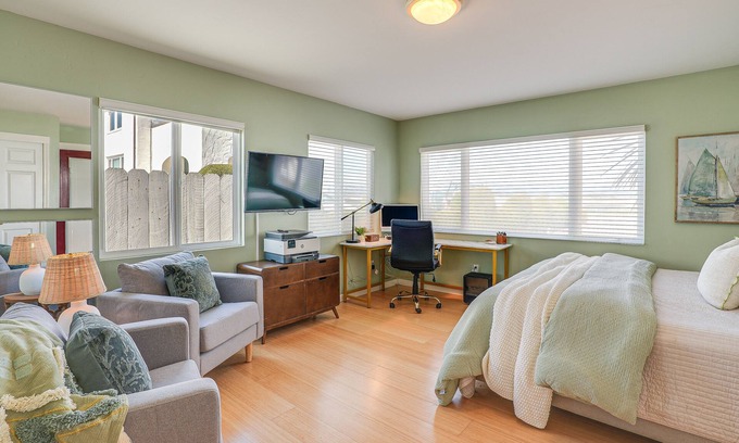 Westside Santa Cruz Apartment | Charming Santa Cruz Studio w/Private Hot Tub