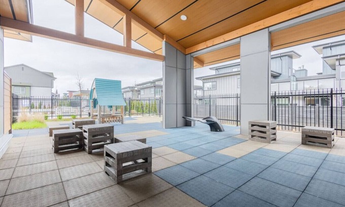 Tsawwassen Apartment | Charming Seaside Oasis: Balcony ~ Pool ~ Gym ~ Pkg