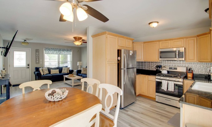 Somers Point House | Charming Somers Point House w/Private Pool!