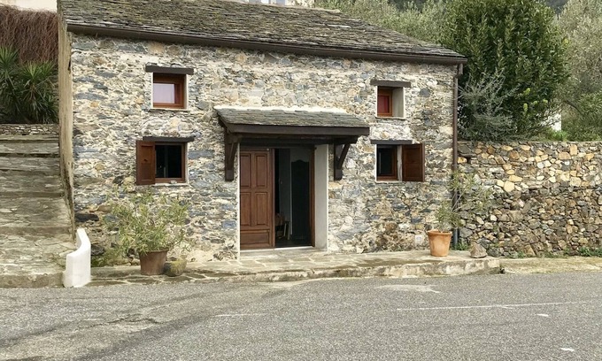 Santa-Maria-Poggio House | Charming stone Casuccia for rent in a typical Corsican village