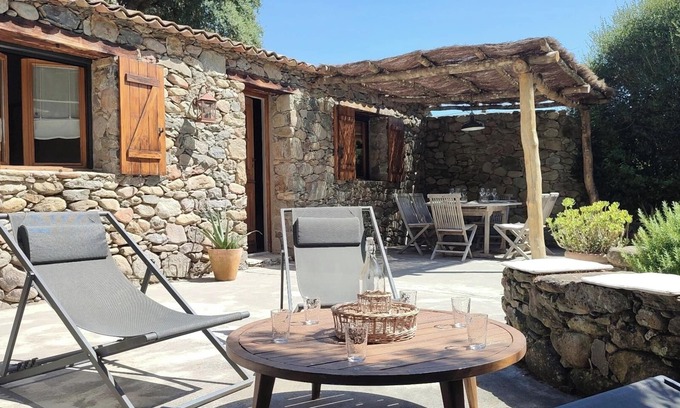 Serra-di-Fiumorbo House | Charming stone house near the sea, in the heart of the maquis.