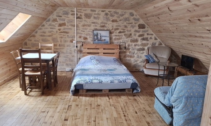 Quimper House | Charming stone studio in Quimper not far from the beach