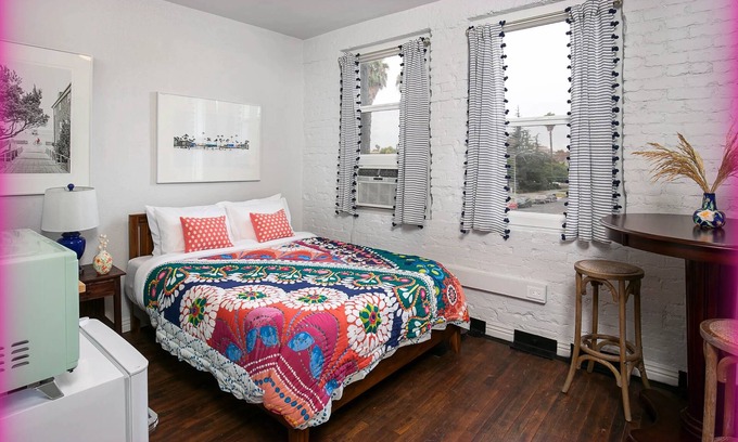 Westlake Apartment | Charming Studio for Two! Minutes Away from DTLA!