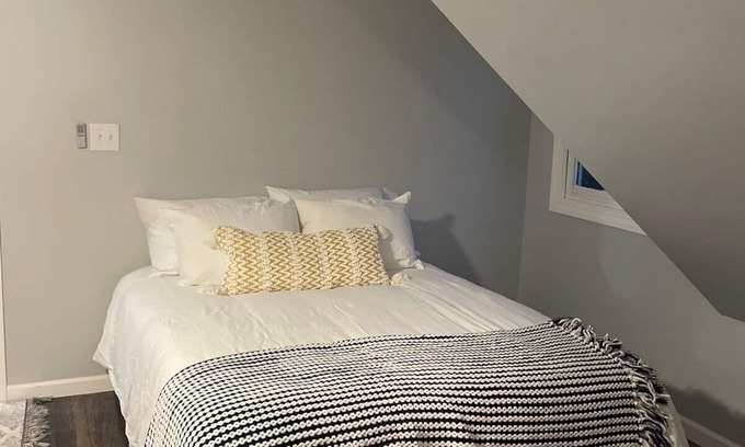 Beechmont Apartment | Charming studio in amazing Louisville with WiFi, AC