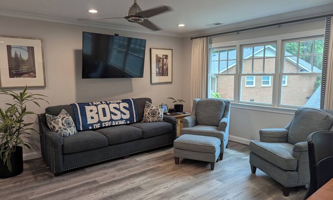 Mountainbrook Apartment | Charming studio in lovely Charlotte with WiFi, AC