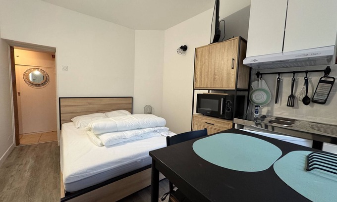 Saint-Nicolas Apartment | Charming studio in the city center