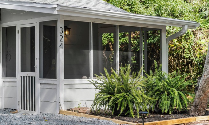 Kingston Apartment | Charming studio in welcoming Daytona Beach with WiFi, AC