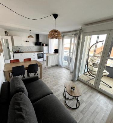 Meyzieu Apartment | Charming T3 - Garage - Balcon