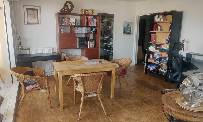 Mazargues Apartment | Charming T3 with balcony and view