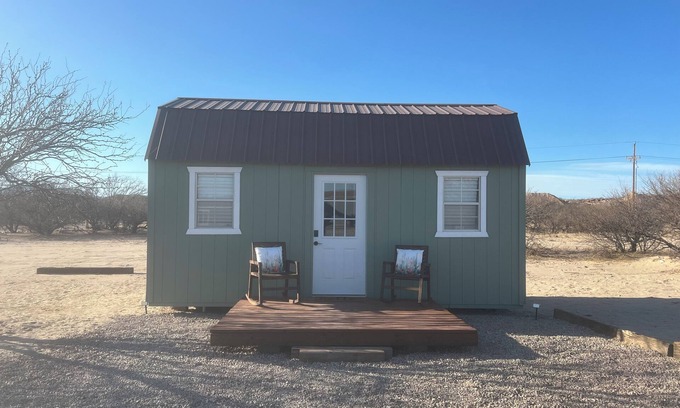Pomerene Cottage | Charming tiny home in Benson with WiFi, AC and beautiful views.