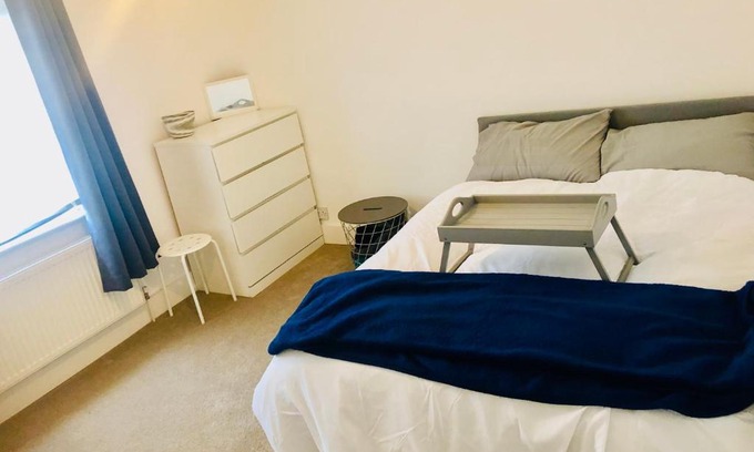 Five Oak Green Apartment | Charming Town centre 3 double beds home free parking