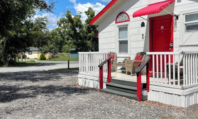 Winter Haven House | Charming Town House — 10 Minutes from the Legoland Park and Downtown