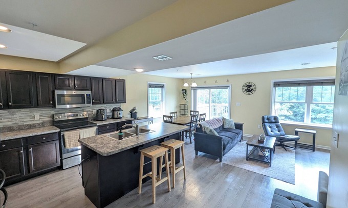 Mechanicsburg House | Charming Townhome in Peaceful Suburban Community