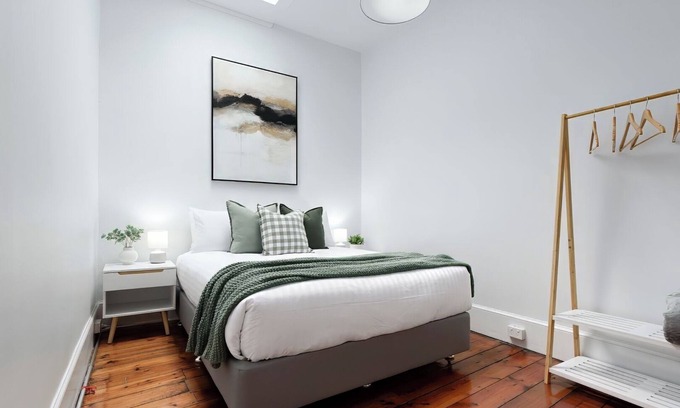 Launceston CBD Apartment | Charming Townhouse Steps Away from Shops