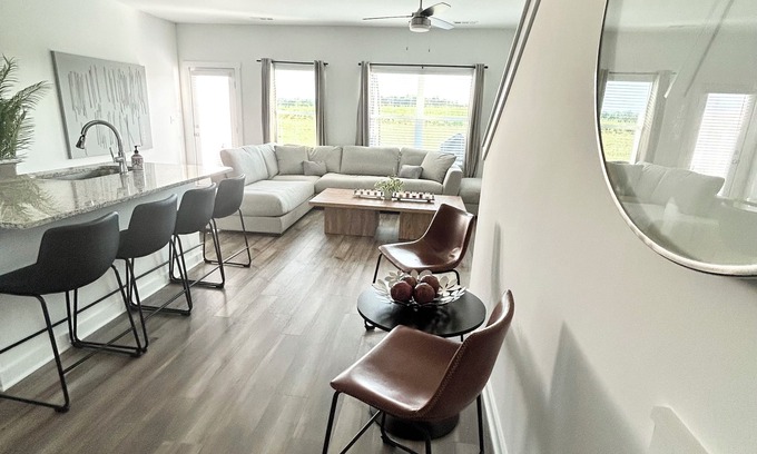 Huntsville Cottage | Charming Townhouse luxury - Brand New & Great Location