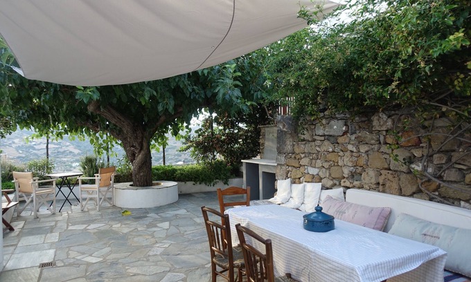 Skiros House | Charming traditional house in a greek island with its garden